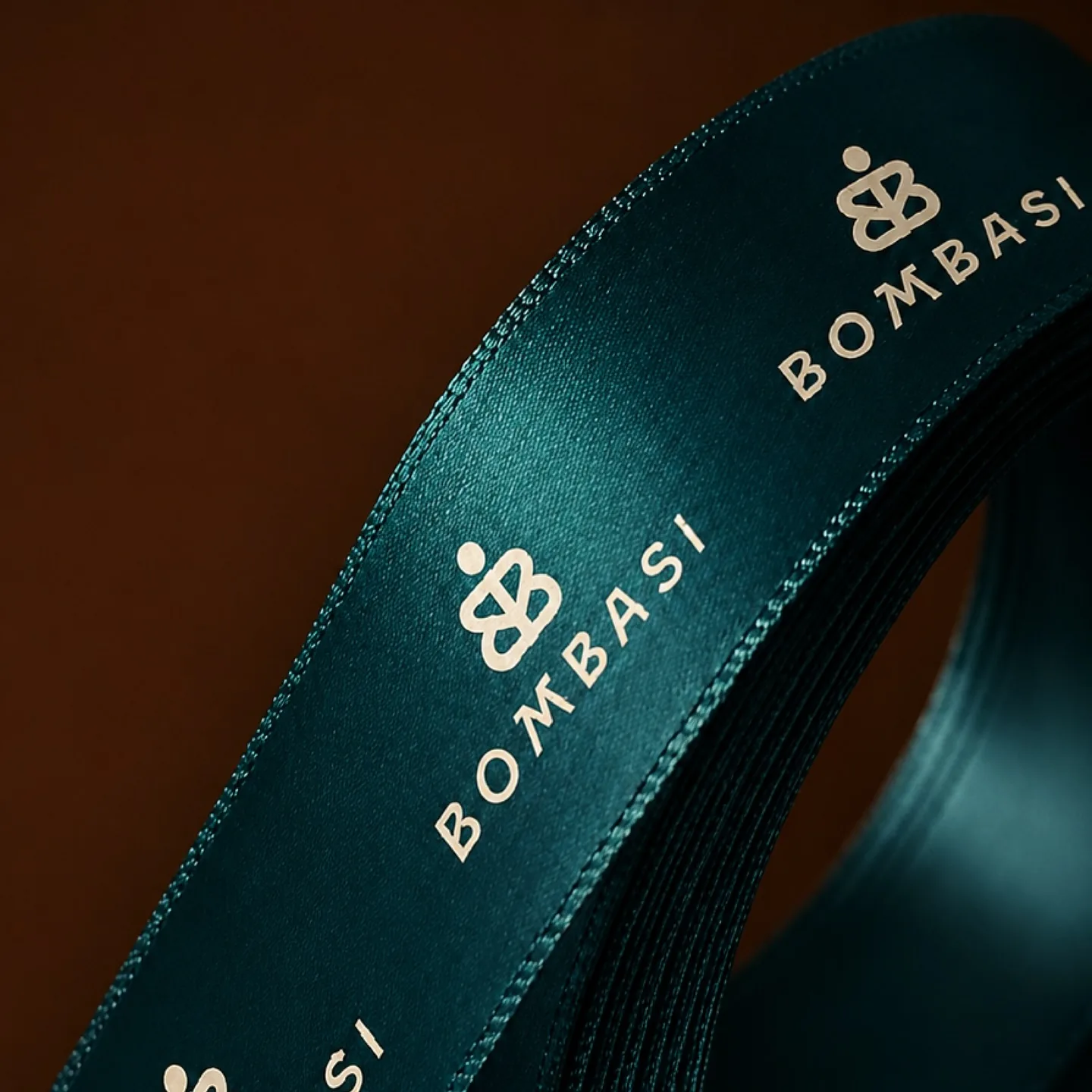 Bombasi hangtag detail