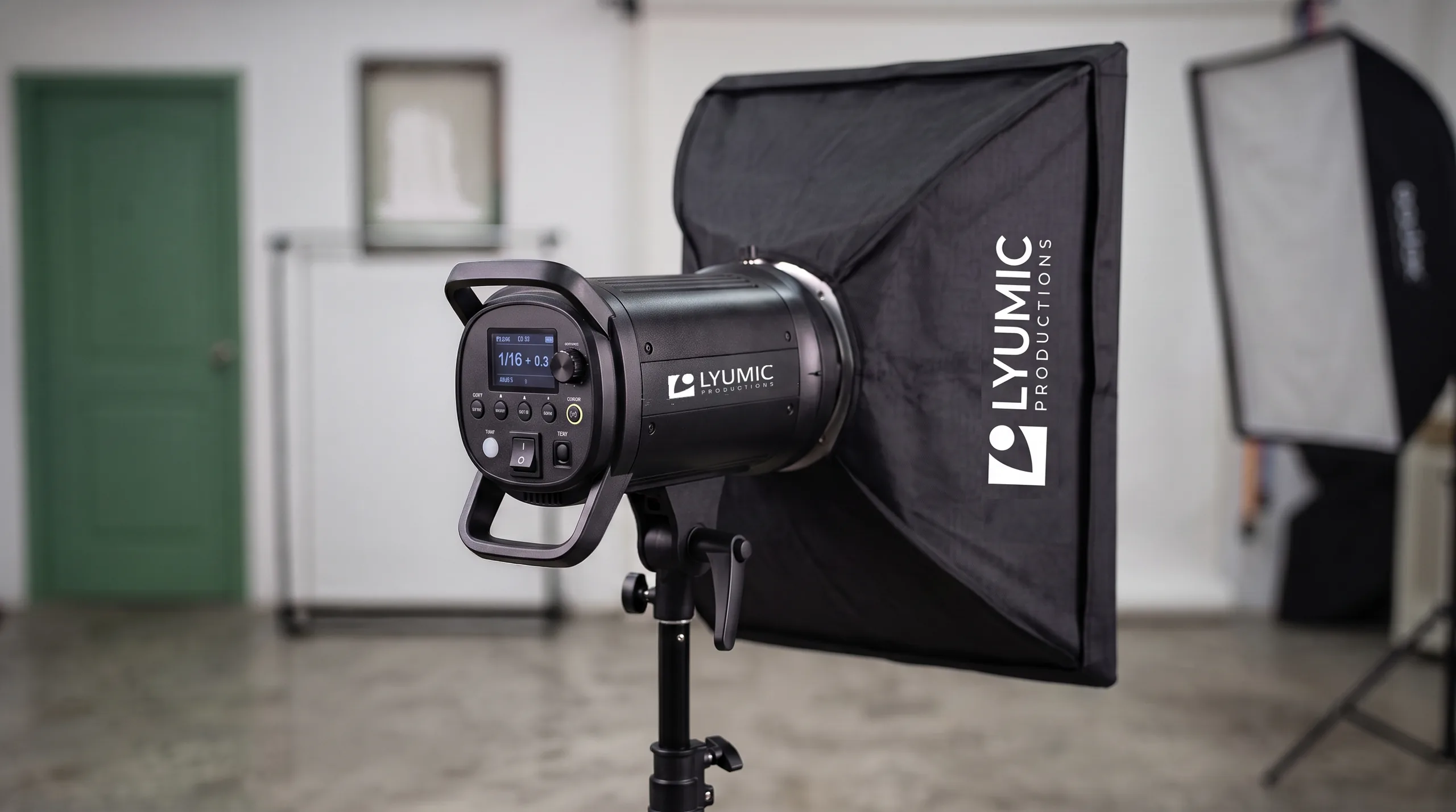 Lyumic photography lighting setup